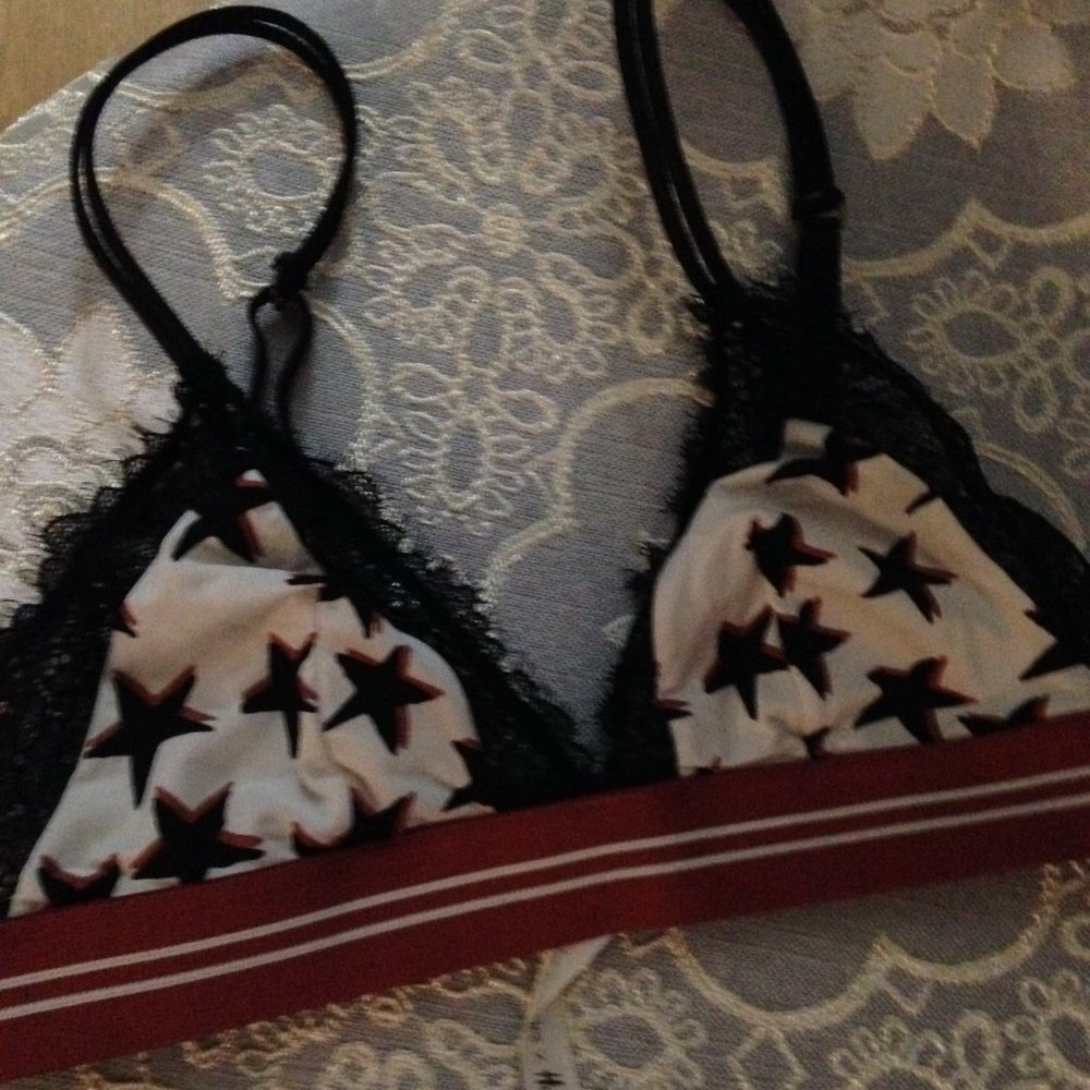 5/ $ 15 ****** Small H&M Stars Bra